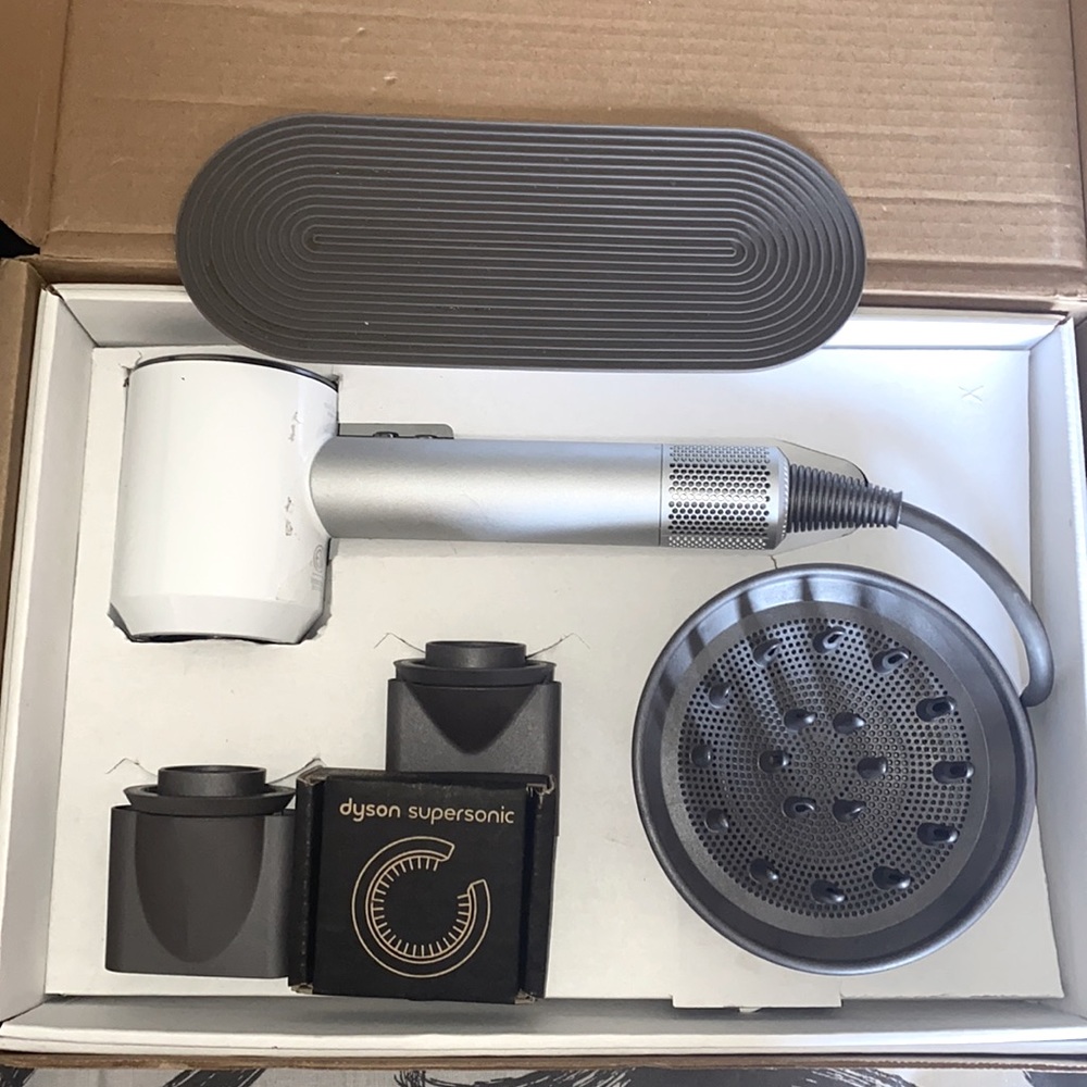 Dyson Supersonic in White and Silver